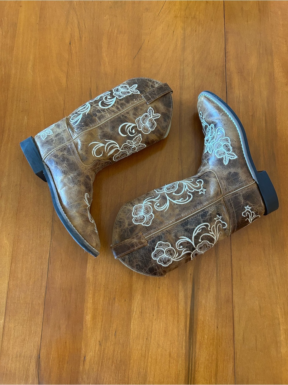Shyanne Little Lasy Floral Embroidered Western Boots Brown Size 6Y